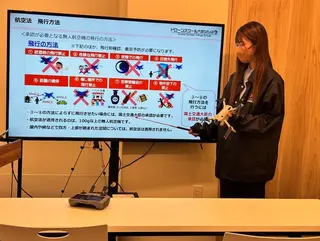 教育・スクールのバナー広告の例（ドローンスクール大阪なんば）：航空法 飛行方法